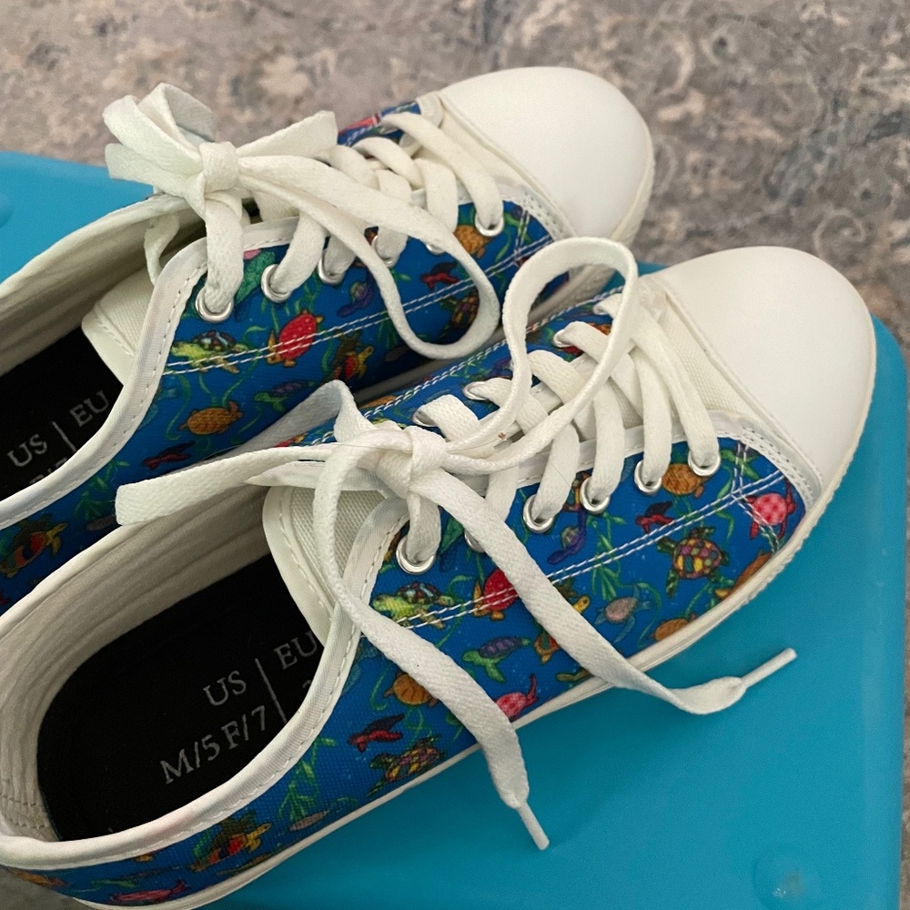 New Women’s canvas fun turtle sneakers